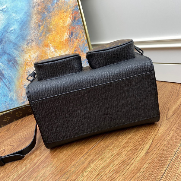 l**is V*t*n messeanger bag