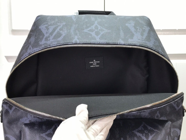 l**is V*t*n discovery backpack pm
