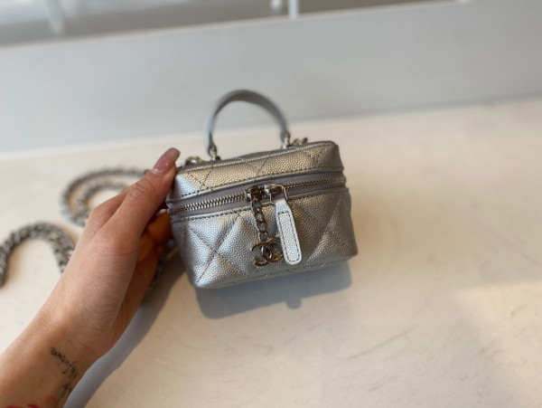 CL SMALL VANITY WITH CHAIN