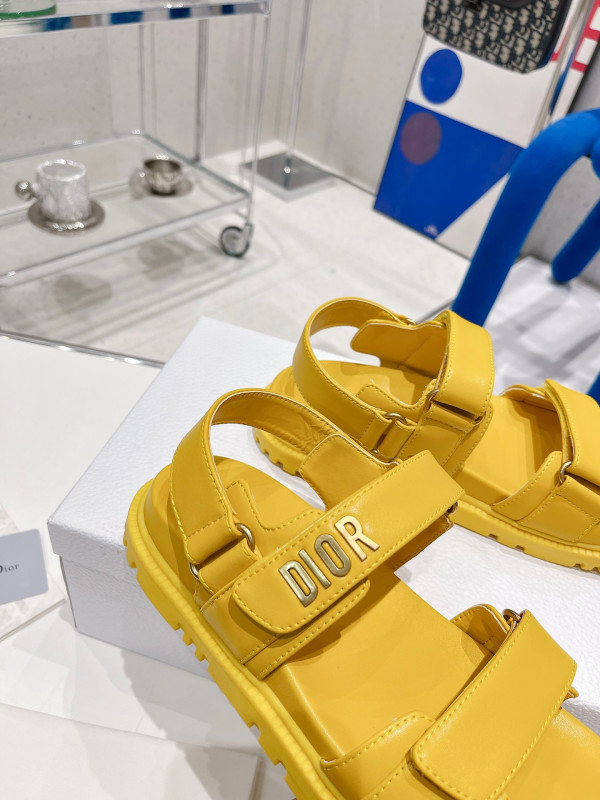D*oract sandal