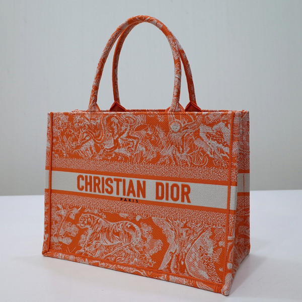 medium D*or book tote