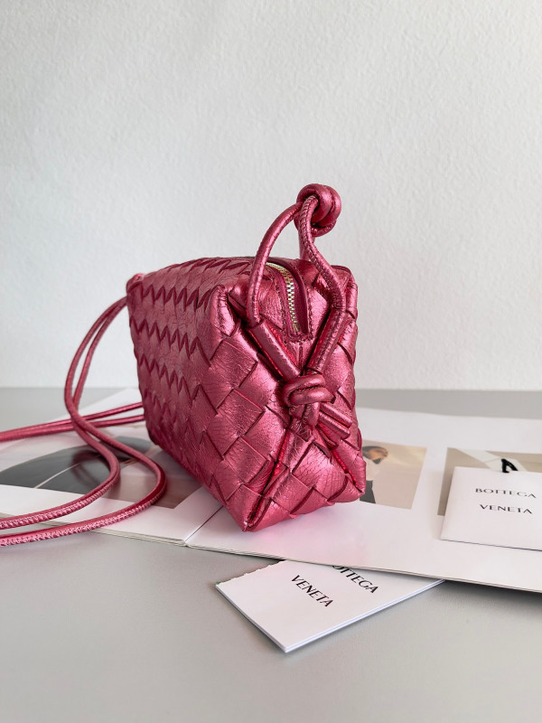 Bo*te*ga ve*ne*ta mini loop camera bag
