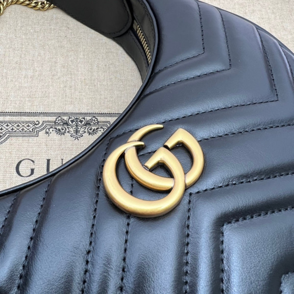 G*u*i gg marmont half-moon-shaped mini bag