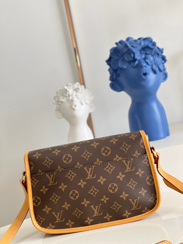 l**is V*t*n vintage sologne