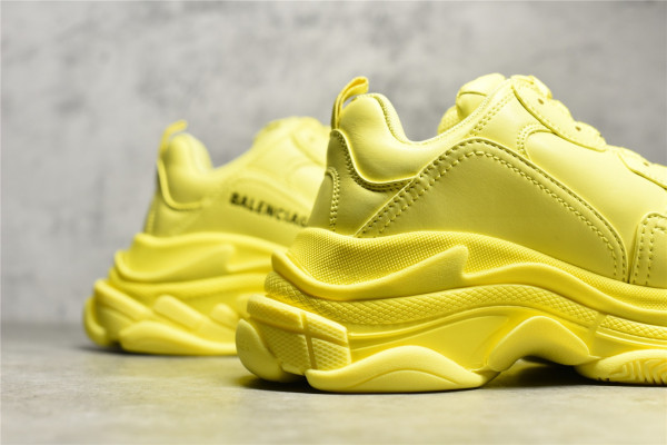 Ba*len*cia*ga triple s