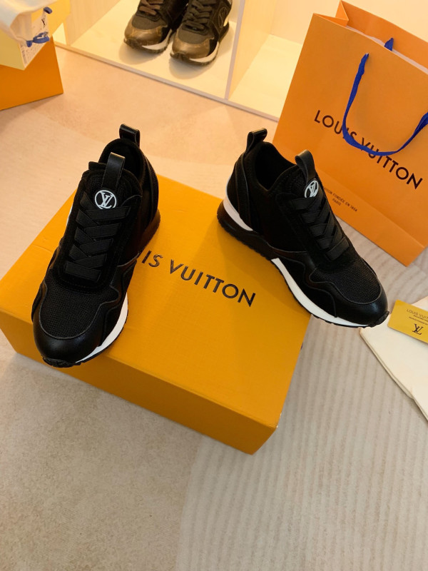 l**is V*t*n sneaker