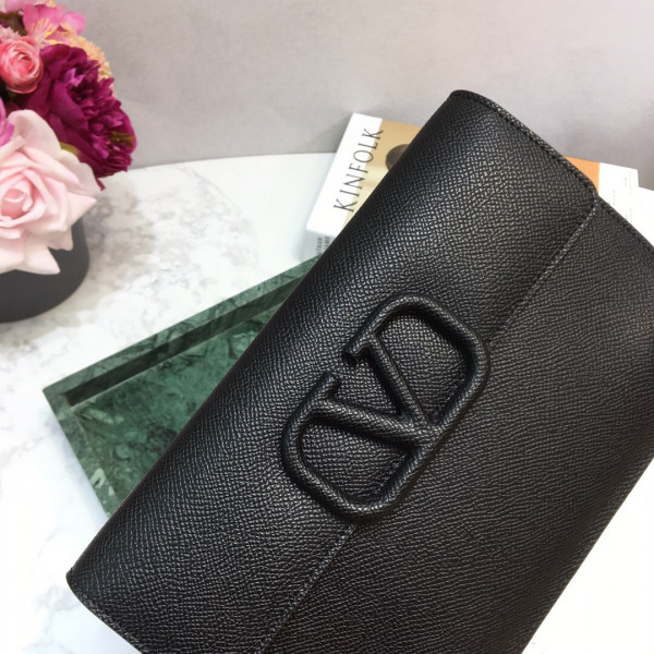 VALENTINO GARAVANI VSLING GRAINY CLUTCH