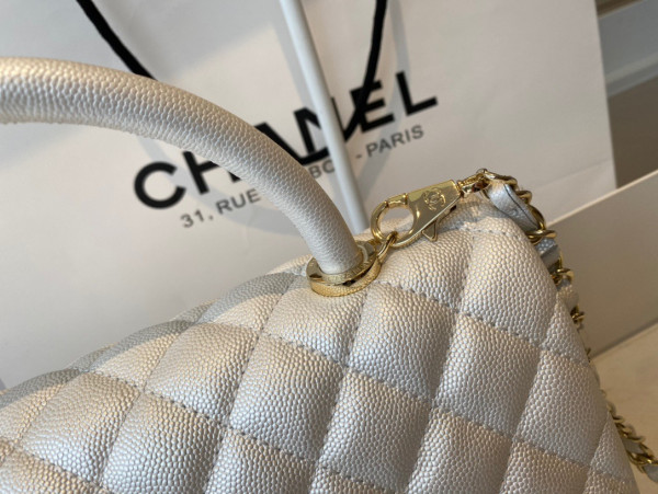 CL LARGE FLAP BAG WITH TOP HANDLE