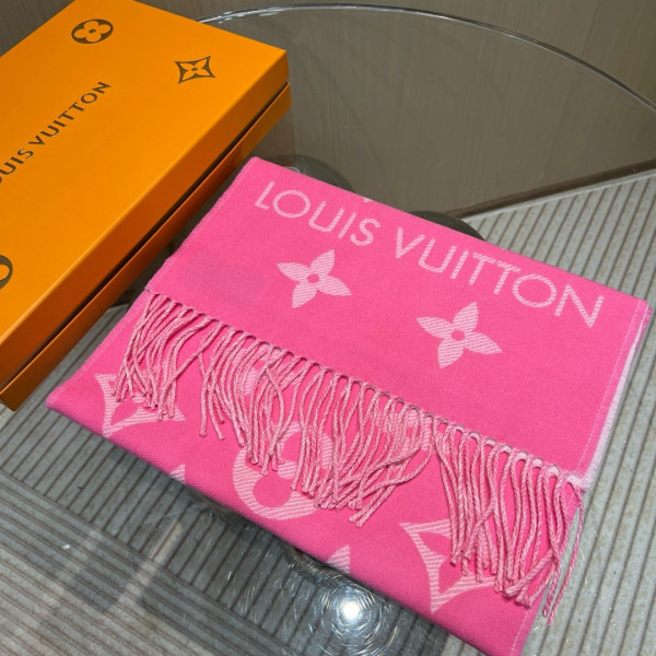 l**is V*t*n essential scarf