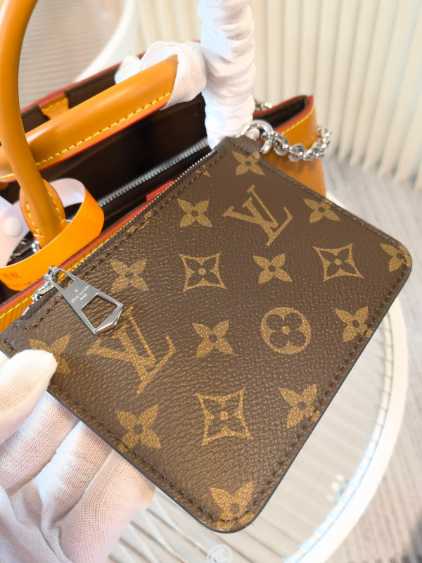 l**is V*t*n marelle tote bb