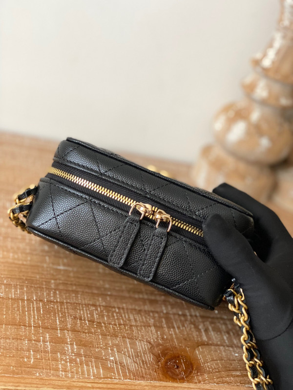 CL VANITY CASE