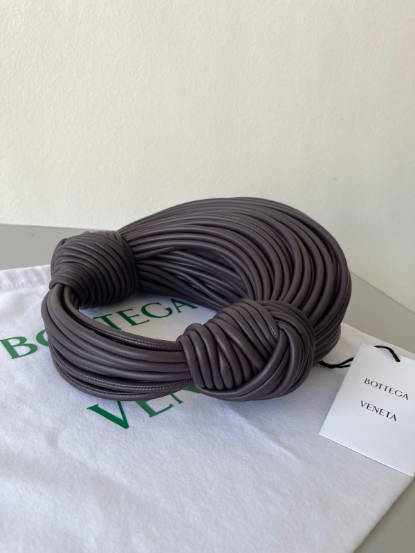 Bo*te*ga ve*ne*ta double knot