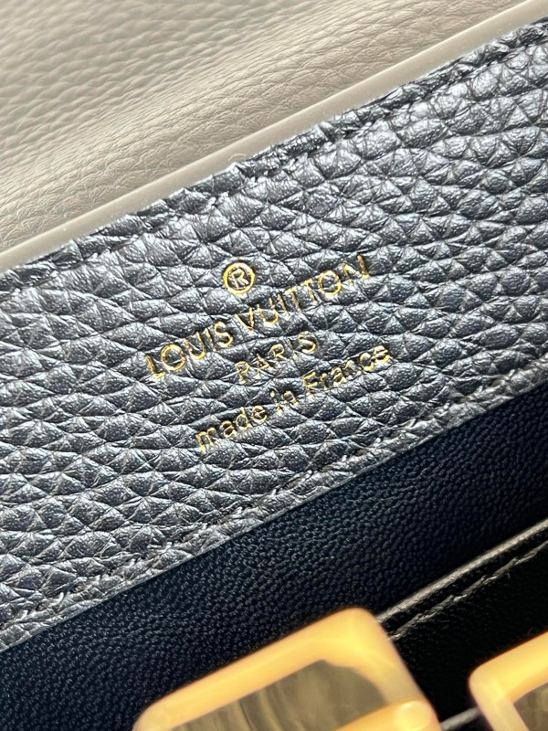 l**is V*t*n capucines mini