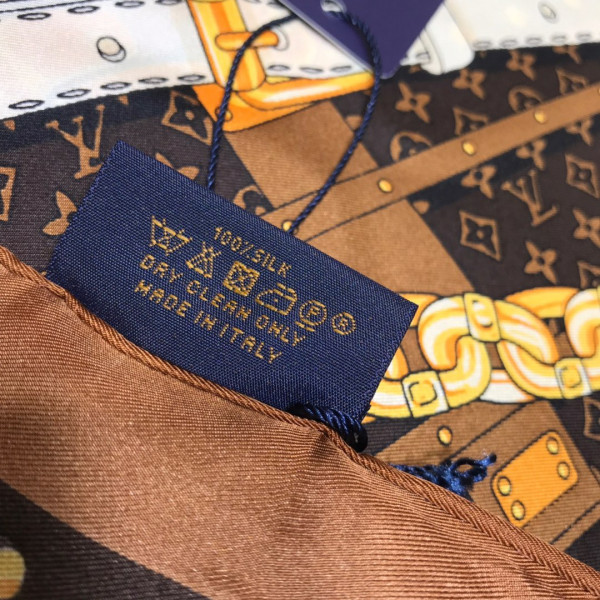 l**is V*t*n scarf