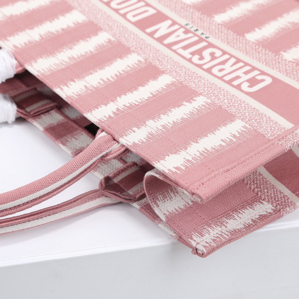medium D*or book tote