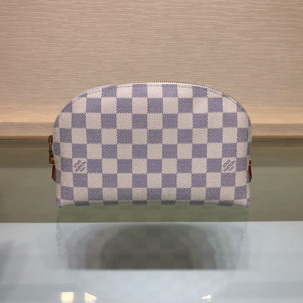 l**is V*t*n cosmetic pouch gm