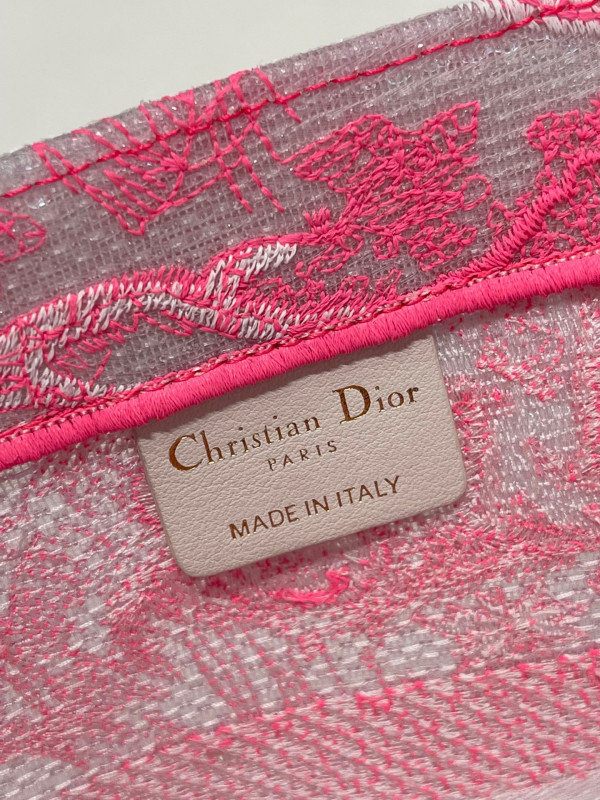 medium D*or book tote