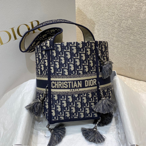 D*or d-bubble bucket bag