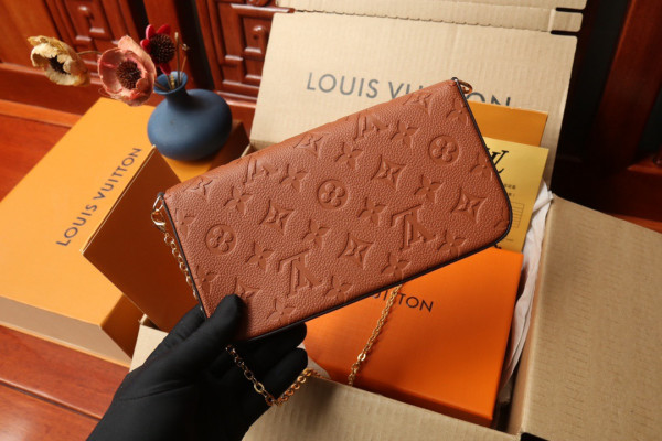 l**is V*t*n pochette fÉlicie