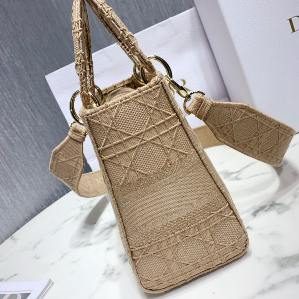LADY D-LITE EMBROIDERED CANNAGE BAG