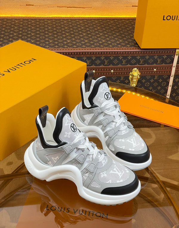 l**is V*t*n archlight sneaker