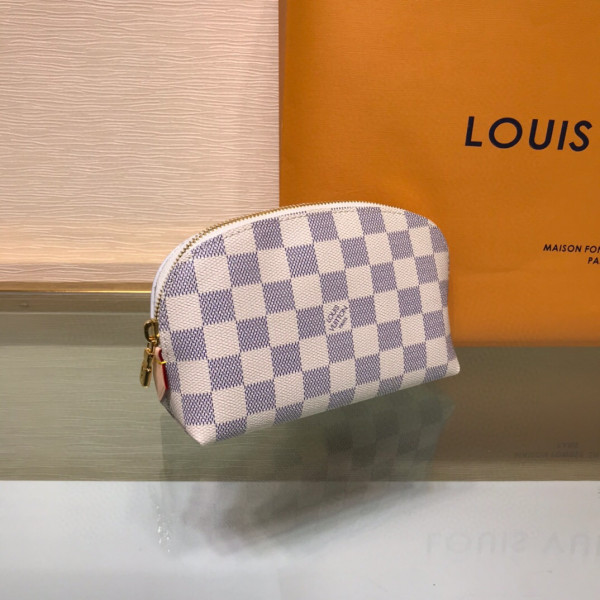 l**is V*t*n cosmetic pouch