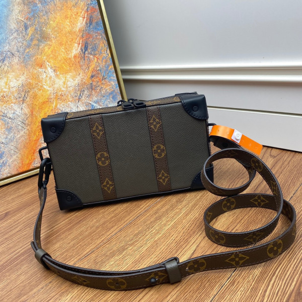 l**is V*t*n soft trunk wallet