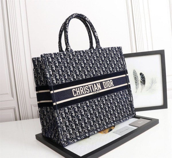 large D*or book tote