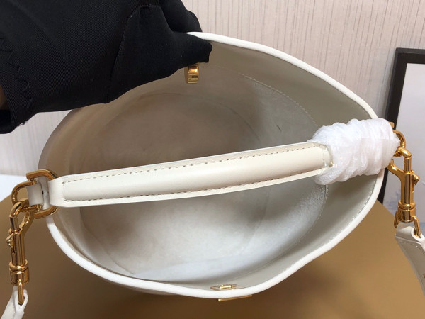Ce**e bucket 16