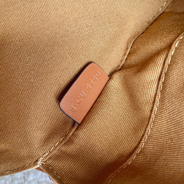 Ce**e triangle bag