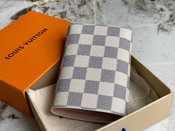 l**is V*t*n victorine wallet