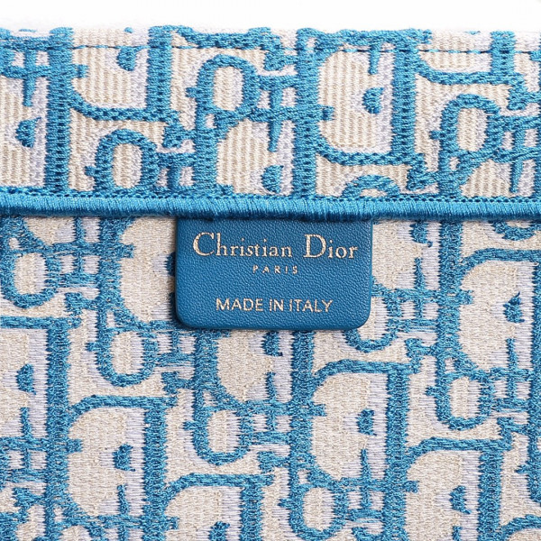 large D*or book tote