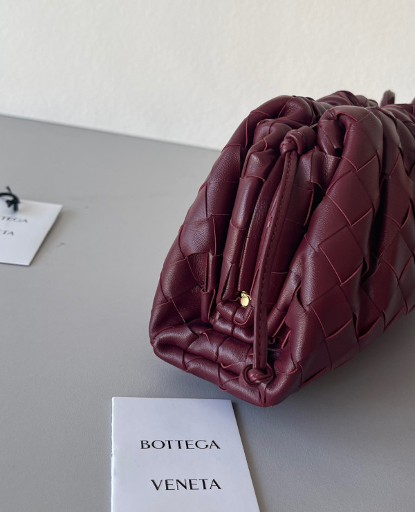 Bo*te*ga ve*ne*ta mini pouch