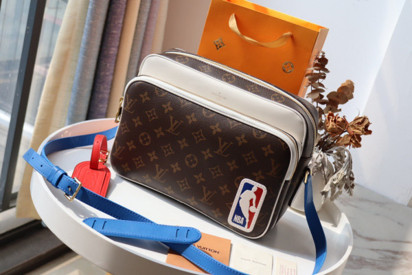 l**is V*t*n lvxnba nil messenger