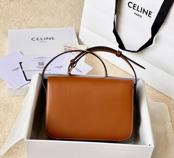Ce**e classique triomphe bag