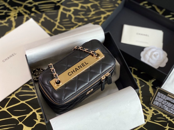 CL SMALL VANITY WITH CLASSIC CHAIN