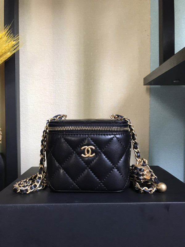 CL SMALL VANITY WITH CHAIN