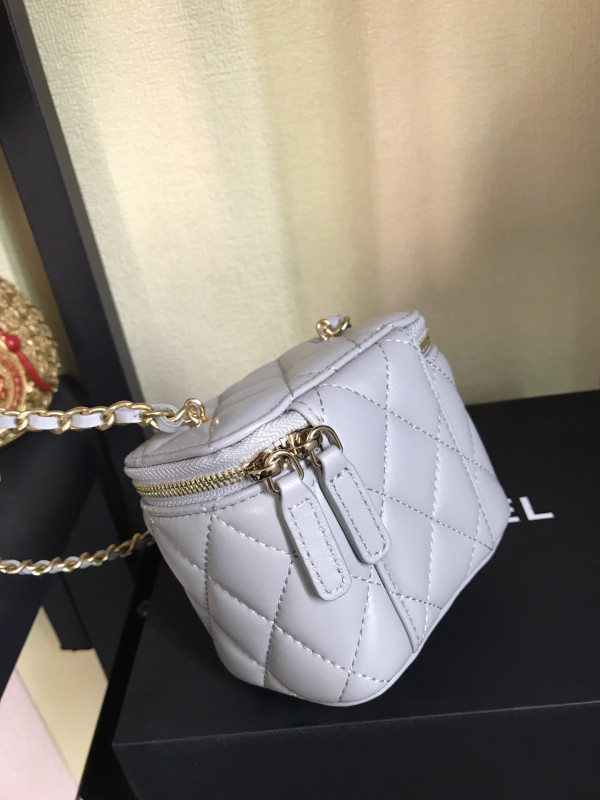 CL SMALL VANITY WITH CHAIN