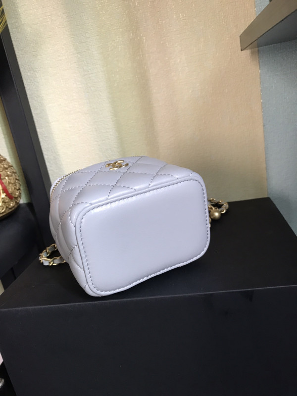 CL SMALL VANITY WITH CHAIN