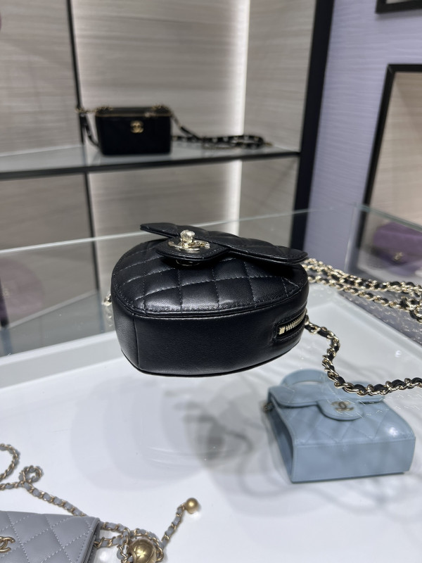 CL HEART CLUTCH WITH CHAIN