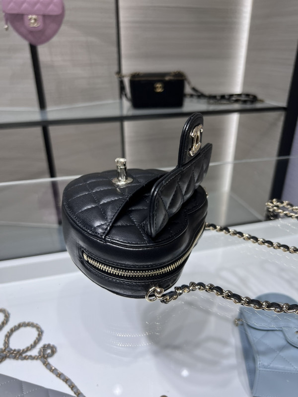 CL HEART CLUTCH WITH CHAIN