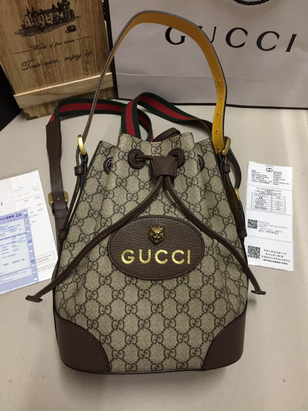G*u*i bucket bag