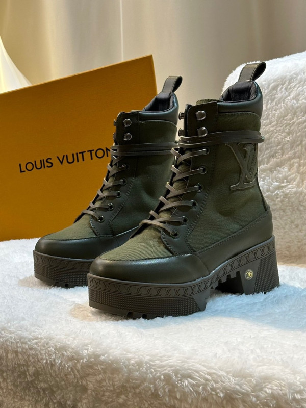 l**is V*t*n boots