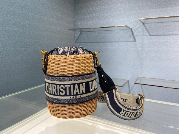 D*or wicker bucket bag
