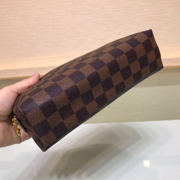l**is V*t*n cosmetic pouch gm
