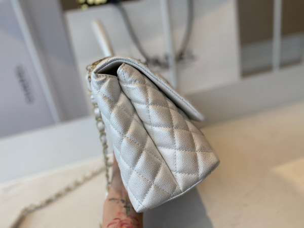 CL LARGE FLAP BAG WITH TOP HANDLE
