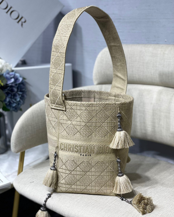 D*or d-bubble bucket bag