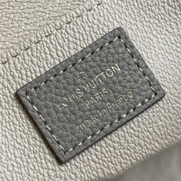 l**is V*t*n cosmetic pouch
