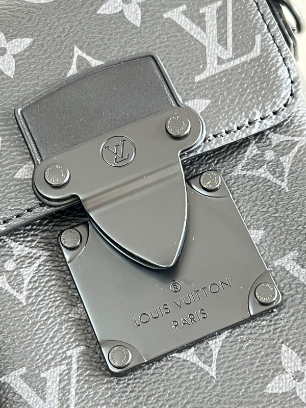 l**is V*t*n s-lock vertical wearable wallet