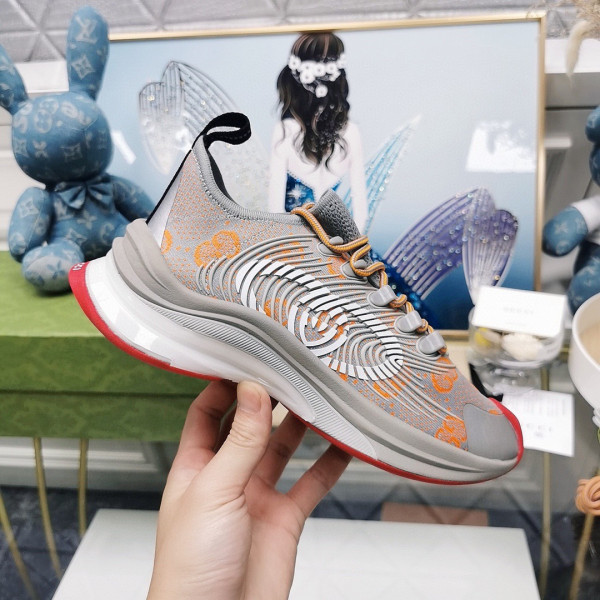 G*u*i run sneaker